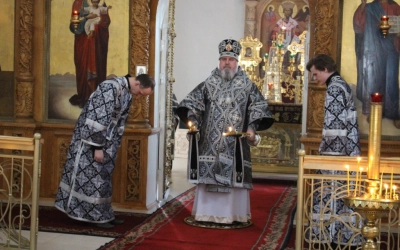 Вечерня с выносом Плащаницы Спасителя