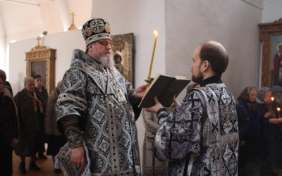 Вечерня с выносом Плащаницы Спасителя