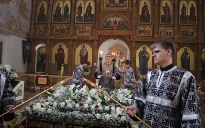 Вечерня с выносом Плащаницы Спасителя