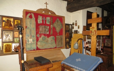 Священническое облачение св. Алексия в Покровском храме в Бюсси-ан-От.