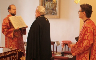 Чтение уставных молитв