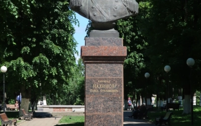 Бюст Нахимову в Вязьме.JPG