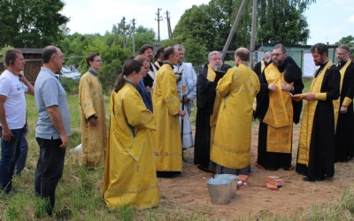 Закладка капсулы и первого камня