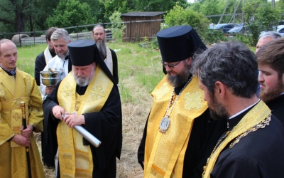 Закладка капсулы и первого камня