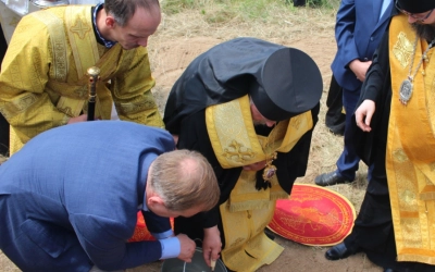 Закладка капсулы и первого камня