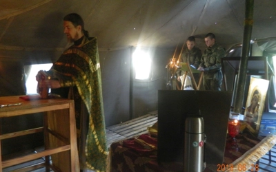 Священник побывал на воинских полевых учениях