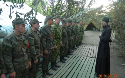 Священник побывал на воинских полевых учениях