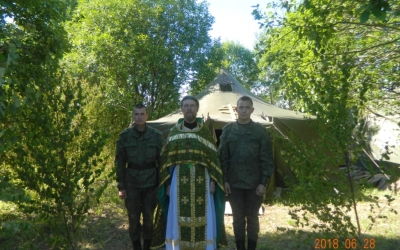Священник побывал на воинских полевых учениях