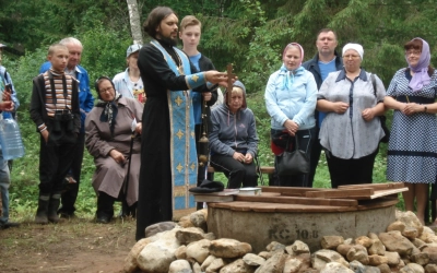 Праздничный молебен на Святом источнике