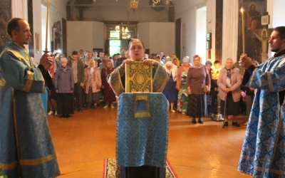 икона Божией Матери Троеручица