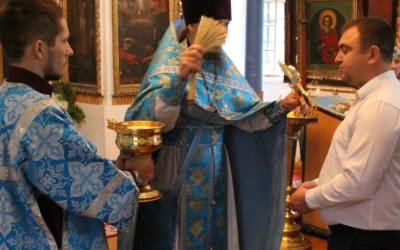 икона Божией Матери Троеручица