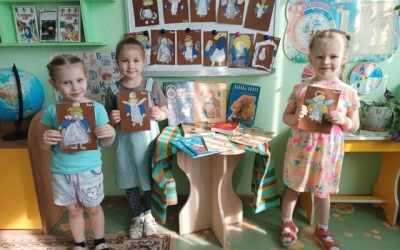 Свет добра из-под книжной обложки