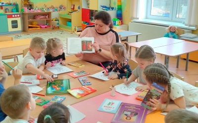 Свет добра из-под книжной обложки