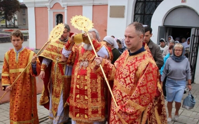 освящение престола Казанского храма города Гагарин в честь Священноисповедника Владимира Хираско