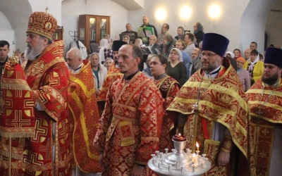 освящение престола Казанского храма города Гагарин в честь Священноисповедника Владимира Хираско