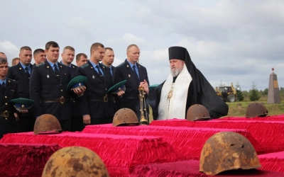 Епископ Сергий принял участие в церемонии перезахоронения красноармейцев