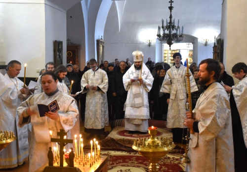 Во Вселенскую родительскую субботу епископ Алексий совершил богослужение в Свято-Троицком соборе Вязьмы