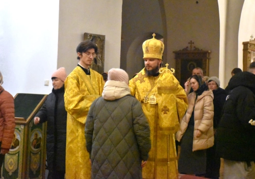 В канун праздника Сретения Господня архипастырь совершил всенощное бдение в Свято-Троицком соборе Вязьмы