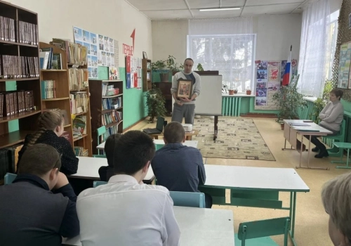 В Караваевской школе прошла встреча с помощником благочинного по молодежной работе