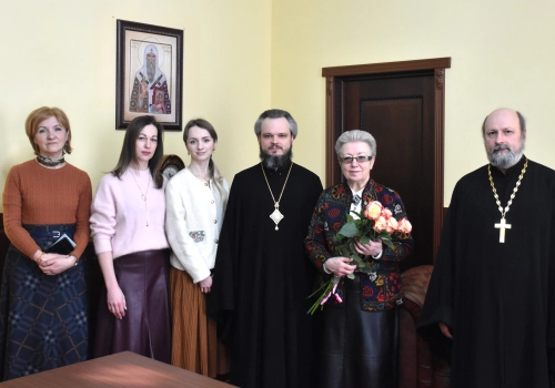 Епископ Вяземский и Гагаринский Алексий поздравил руководителя отдела по социальному служению и церковной благотворительности с днём рождения