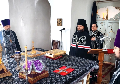 Архипастырь совершил Великое повечерие с покаянным каноном в Введенском храме г. Вязьмы