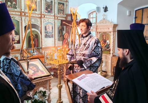 Владыка Алексий совершил Великое повечерие с покаянным каноном в Преображенском храме г. Вязьмы