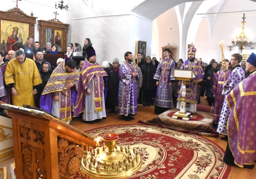 В Неделю Торжества Православия архипастырь возглавил Божественную литургию в кафедральном соборе г. Вязьмы