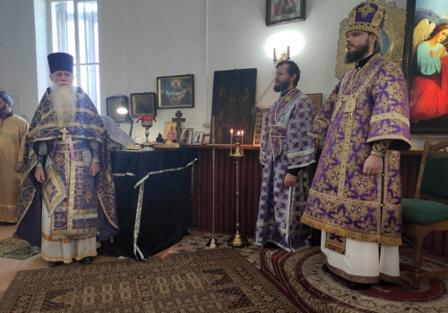 Правящий архиерей совершил Божественную литургию в Благовещенском храме г. Сычёвки