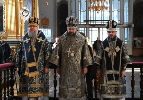 Литургия Преждеосвященных Даров в Успенском кафедральном соборе города Смоленска.