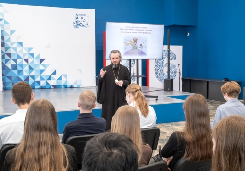 Епископ Алексий встретился со старшеклассниками одной из вяземских общеобразовательных школ