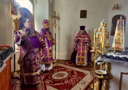 Епископ Вяземский и Гагаринский Алексий возглавил Божественную литургию в храме Введения Пресвятой Богородицы г. Вязьмы.