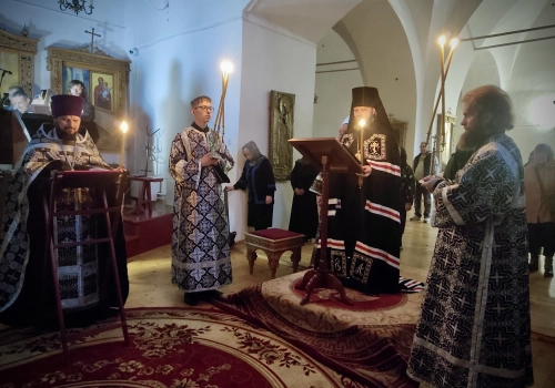 Епископ Вяземский и Гагаринский Алексий совершил утреню четвертка с чтением Великого покаянного канона