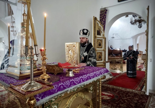 Епископ Вяземский и Гагаринский Алексий совершил Литургию Преждеосвященных Даров.