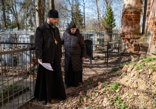Епископ Алексий посетил восстанавливающийся храм мчц. Екатерины в Вязьме