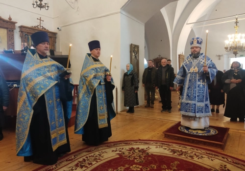 Архипастырь совершил Всенощное бдение в Свято-Троицком кафедральном соборе