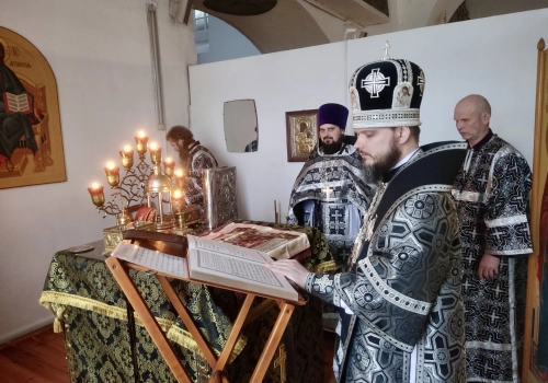 Архипастырь возглавил Литургию Преждеосвященных Даров в Свято-Троицком кафедральном соборе города Вязьмы.