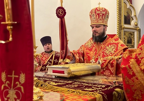 19 апреля 2026 года Архипастырь совершил Божественную литургию в Свято-Троицком соборе