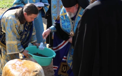 Преосвященный Сергий совершил чин освящения закладного камня в основание нового храма