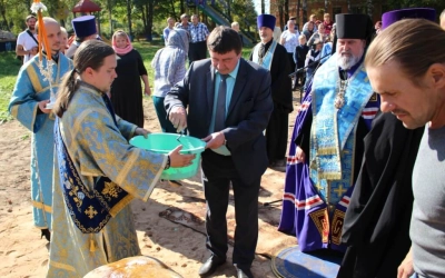 Преосвященный Сергий совершил чин освящения закладного камня в основание нового храма