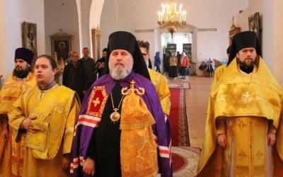 В Неделю 17-ю по Пятидесятнице епископ Сергий совершил Божественную литургию