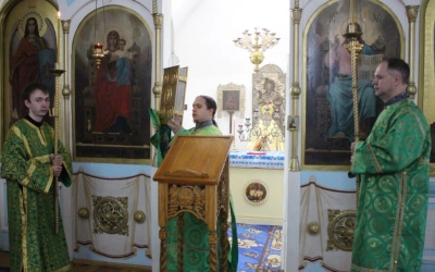 Божественная литургия в Свято-Троицком кафедральном соборе, в день памяти прпп. Сергия и Германа Вал