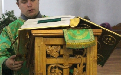 Божественная литургия в Свято-Троицком кафедральном соборе, в день памяти прпп. Сергия и Германа Вал