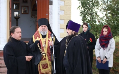 Епископ Сергий освятил мемориальную доску, увековечивающую память о военных музыкантах