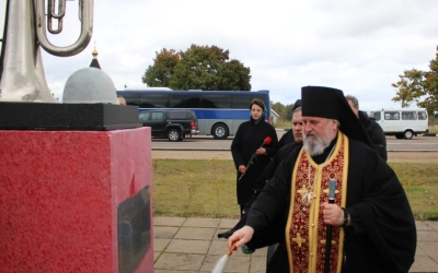 Епископ Сергий освятил мемориальную доску, увековечивающую память о военных музыкантах
