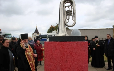 Епископ Сергий освятил мемориальную доску, увековечивающую память о военных музыкантах