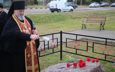 Епископ Сергий освятил мемориальную доску, увековечивающую память о военных музыкантах