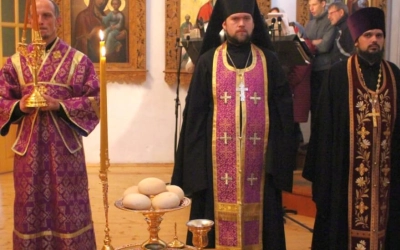 Всенощное бдение в канун двунадесятого праздника Воздвижения Честнаго и Животворящего Креста Господн