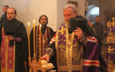 Всенощное бдение в канун двунадесятого праздника Воздвижения Честнаго и Животворящего Креста Господн