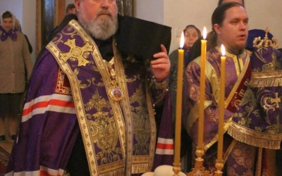 Всенощное бдение в канун двунадесятого праздника Воздвижения Честнаго и Животворящего Креста Господн