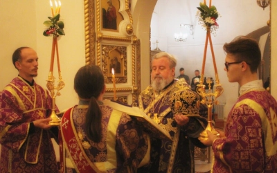 Всенощное бдение в канун двунадесятого праздника Воздвижения Честнаго и Животворящего Креста Господн